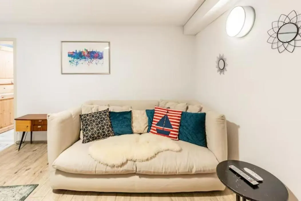 Grosszuegige 185M2-Altbauwohnung In Bestlage 7Zimmer-2Baeder-2Kuechen-2Wcs Hamburg Germany